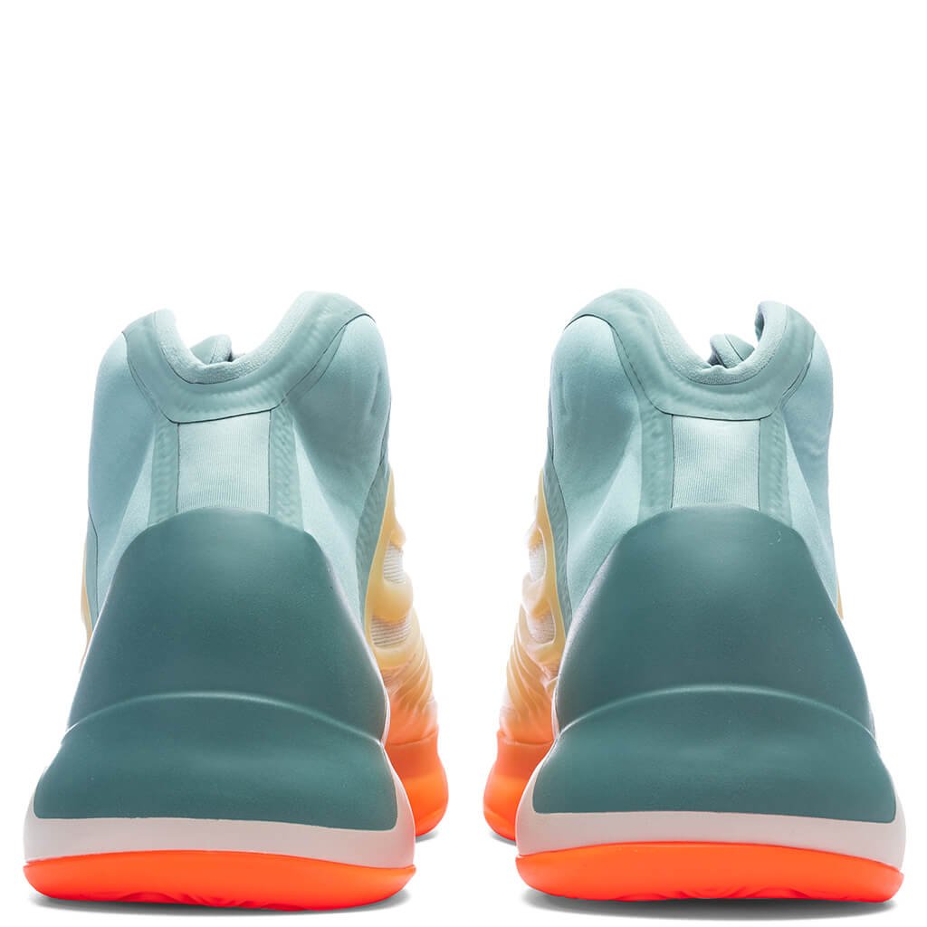 Yeezy Quantum - Hi-Res Coral