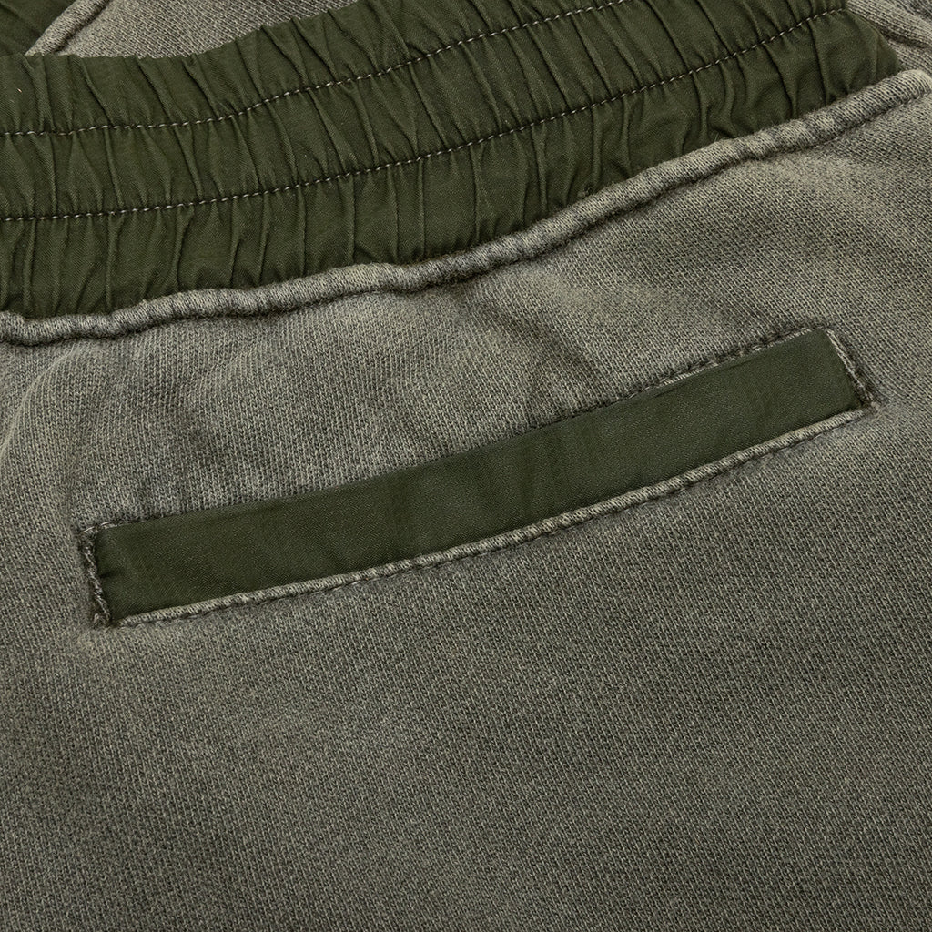 Marc Sweatshort - Olive Pigment