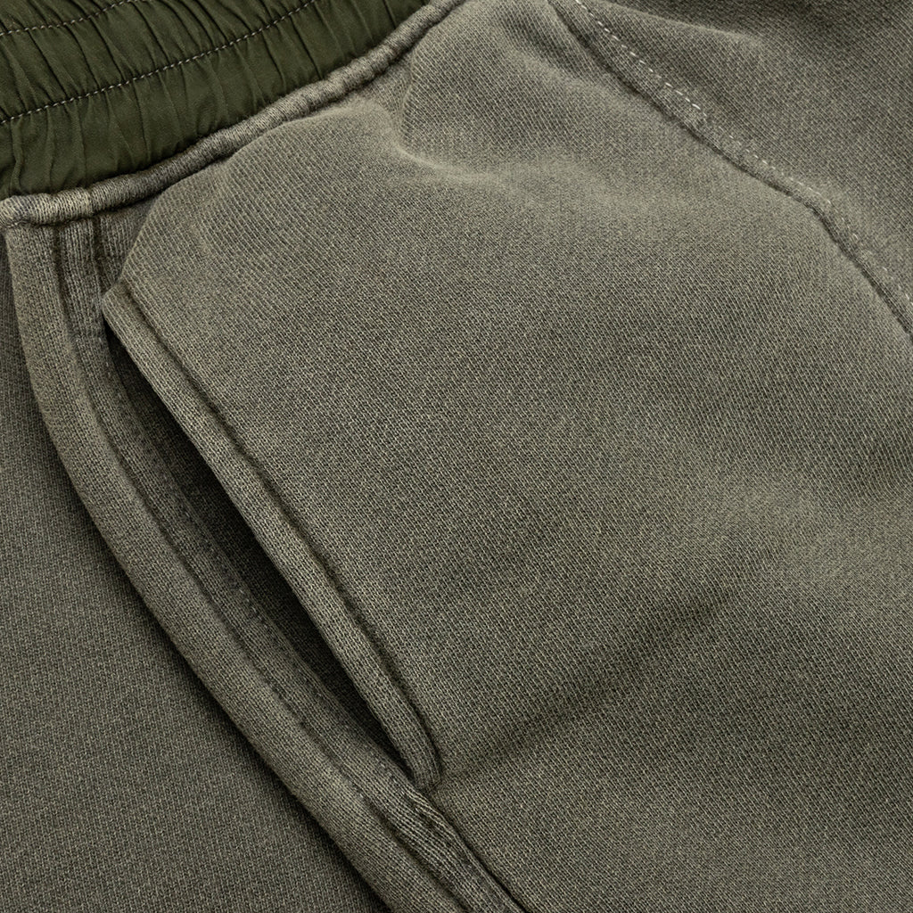 Marc Sweatshort - Olive Pigment