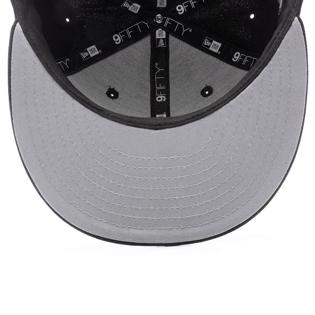 Feature x New Era Old English Plaza Fitted - Black/Snow Grey