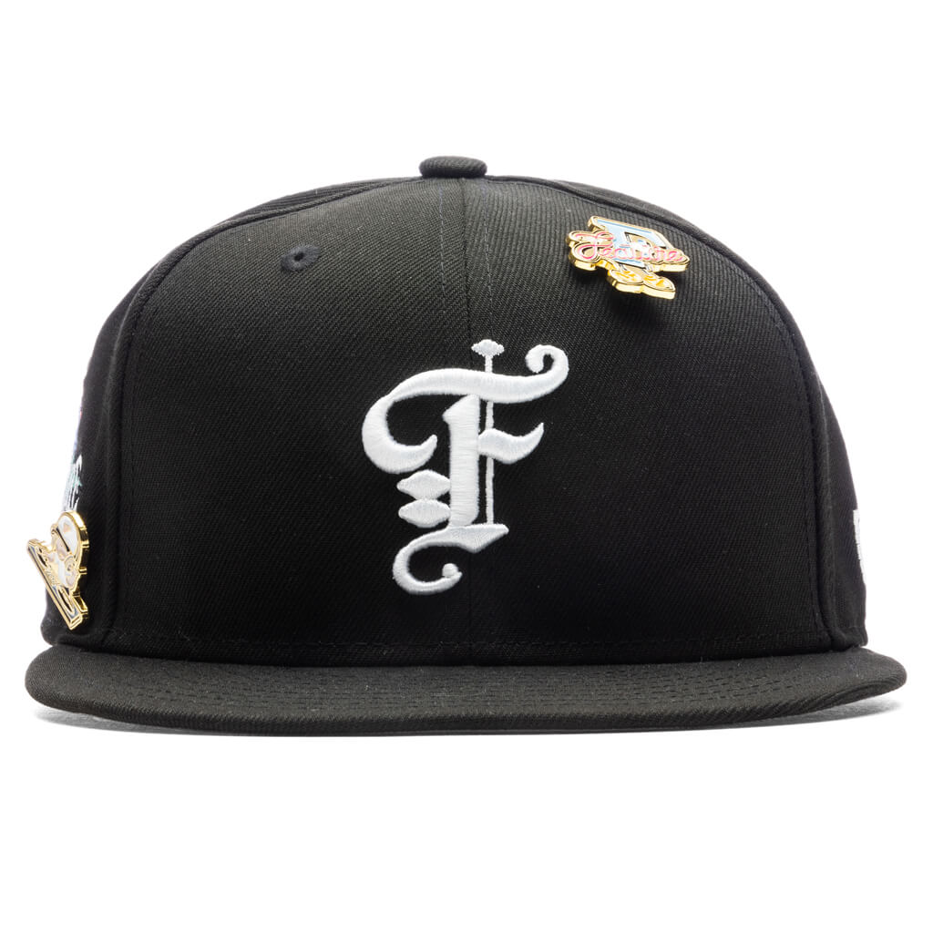 Feature x New Era Old English Plaza Fitted - Black/Snow Grey